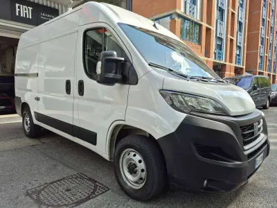 Usata Fiat Ducato 140 CV (102 kW) 2023 Bianco pastello Furgone
