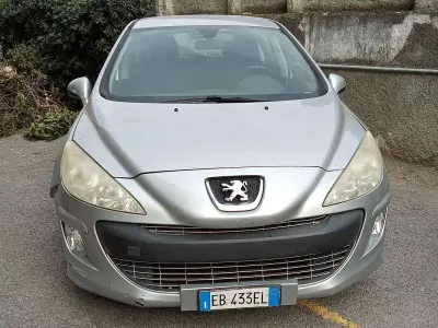 Usata Peugeot 308 Premium 92 CV (67 kW) 2011 Berlina