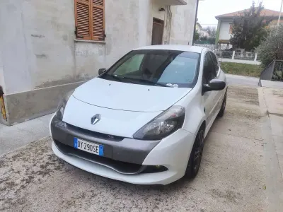 Usata Renault Clio III R.S. 197 CV (144 kW) 2009 Bianco Berlina