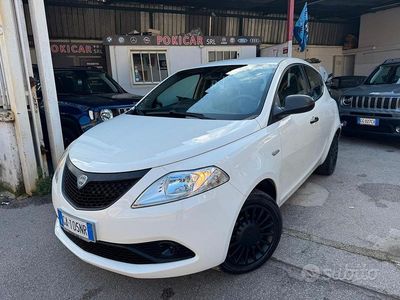 Usado Lancia Ypsilon 69 CV (50 kW) 2020 Blanco Utilitario