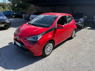 Usata Toyota Aygo Connect Style 72 CV (52 kW) 2021 Rosso Utilitaria