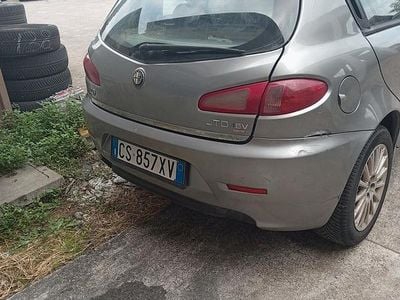 Begagnad Alfa Romeo 147 149 HK (109 kW) 2005 Silver Halvkombi