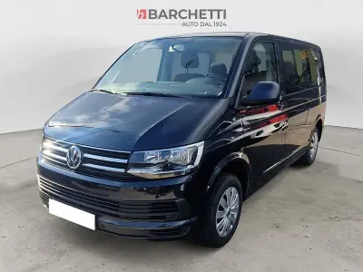 Usado VW Caravelle Comfortline 150 HP (110 kW) 2018 Cinzento Van
