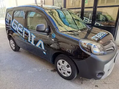 Usata Renault Kangoo 85 CV (62 kW) 2021 Nero Monovolume