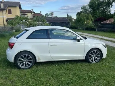 Usata Audi A1 Ambition 105 CV (77 kW) 2011 Bianco Utilitaria