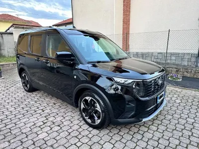 Usata Ford Tourneo Courier Active 125 CV (91 kW) 2024 Nero Monovolume