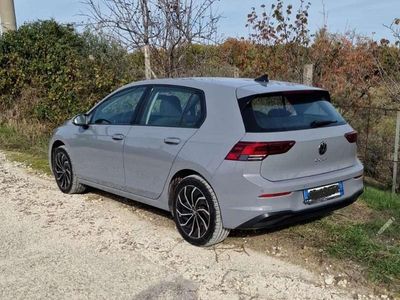 Usata VW Golf VIII Life 116 CV (85 kW) 2020 Grigio Berlina