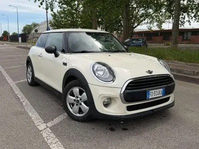 Usata Mini ONE 75 CV (55 kW) 2016 Bianco Utilitaria