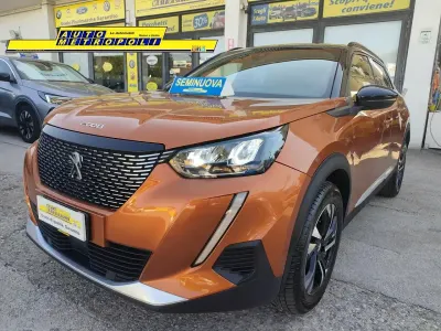 Usata Peugeot 2008 Allure 101 CV (74 kW) 2023 Oro SUV