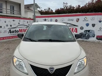 Usado Lancia Ypsilon Gold 69 CV (50 kW) 2015 Beige Utilitario