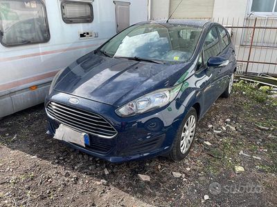 Usata Ford Fiesta 80 CV (58 kW) 2014 Blu Utilitaria