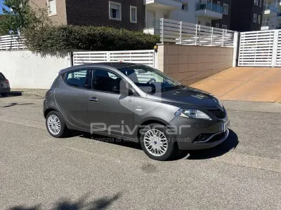 Usata Lancia Ypsilon Silver 69 CV (50 kW) 2017 Blu Utilitaria