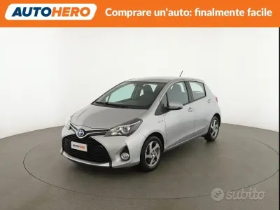 Usata Toyota Yaris Hybrid Active 73 CV (53 kW) 2015 Grigio Berlina