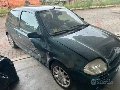 Usata Renault Clio LIMITED 169 CV (124 kW) 2002 Berlina