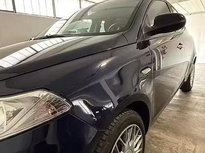 Usata Lancia Ypsilon 69 CV (50 kW) 2017 Blu Utilitaria