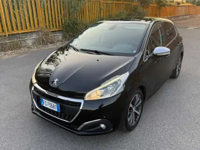 Usata Peugeot 208 Allure 75 CV (55 kW) 2016 Nero Utilitaria