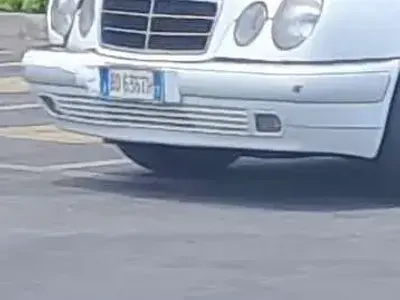 Usata Mercedes E220 Elegance 125 CV (91 kW) 1999 Berlina