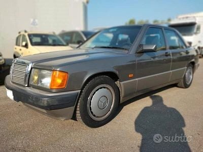 Usata Mercedes 190 122 CV (89 kW) 1990 Gray Berlina