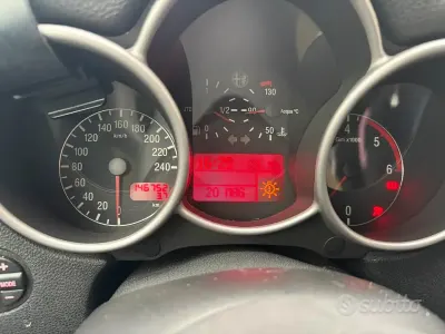 Usata Alfa Romeo 1900 116 CV (85 kW) 2004 Grigio Berlina