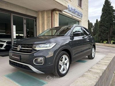 Usata VW T-Cross Advance 110 CV (80 kW) 2021 Grigio scuro SUV