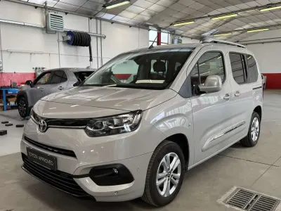 Usata Toyota Proace Verso Executive 102 CV (75 kW) 2020 Grigio Station wagon