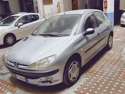 Usata Peugeot 206 75 CV (55 kW) 2001 Grigio Berlina