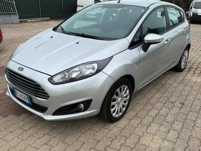 Usata Ford Fiesta Titanium 75 CV (55 kW) 2013 Argento Berlina