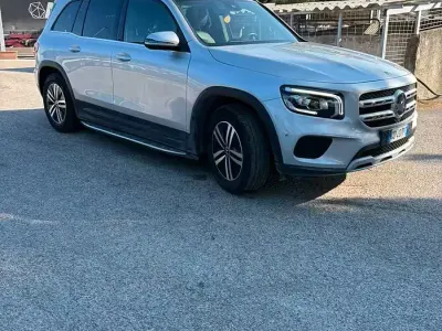 Usata Mercedes GLB180 136 CV (100 kW) 2022 Grigio SUV