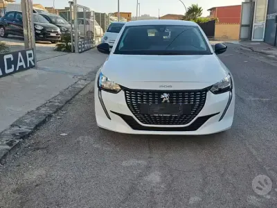 Usata Peugeot 208 Allure 75 CV (55 kW) 2023 Bianco Utilitaria