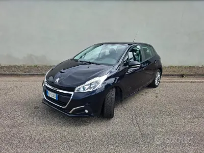 Usata Peugeot 208 Active 82 CV (60 kW) 2015 Blu Utilitaria