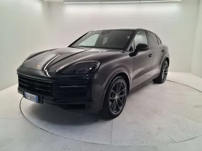 Usata Porsche Cayenne 354 CV (260 kW) 2023 Grigio SUV