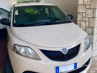 Usata Lancia Ypsilon 69 CV (50 kW) 2016 Utilitaria