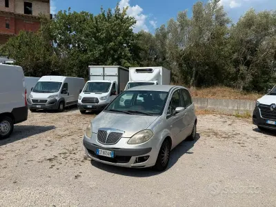 Usata Lancia Musa 69 CV (50 kW) 2005 Grigio Monovolume