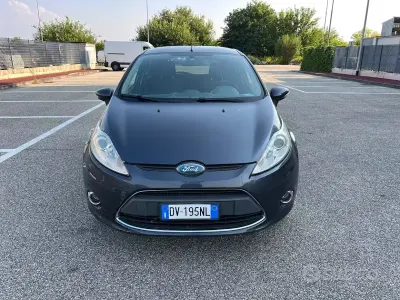 Usata Ford Fiesta Titanium 82 CV (60 kW) 2009 Grigio Berlina