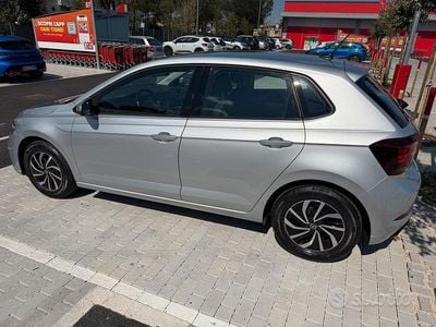 Usata VW Polo Style 75 CV (55 kW) 2022 Grigio Utilitaria