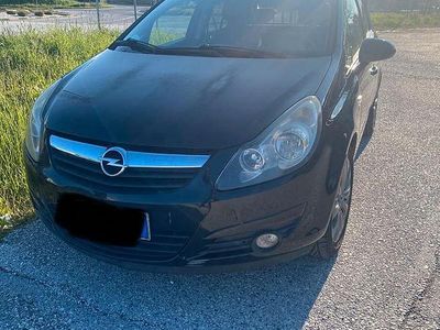 Usata Opel Corsa 75 CV (55 kW) 2010 Nero Utilitaria