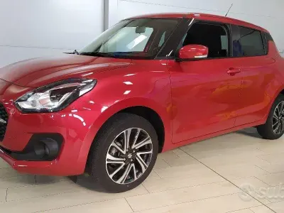 Usata Suzuki Swift 83 CV (61 kW) 2023 Rosso Utilitaria