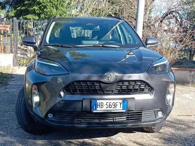 Usata Toyota Yaris Cross Active 92 CV (67 kW) 2025 Grigio SUV