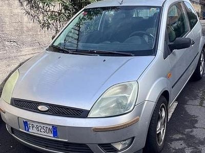 Usata Ford Fiesta 68 CV (50 kW) 2003 Grigio Utilitaria