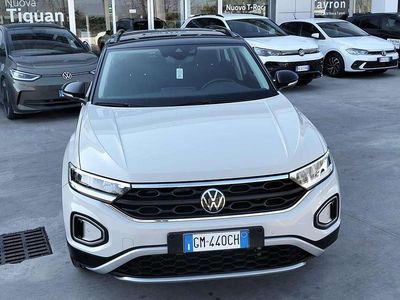 Usata VW T-Roc Life 110 CV (80 kW) 2023 Ascot grey / tetto nero SUV