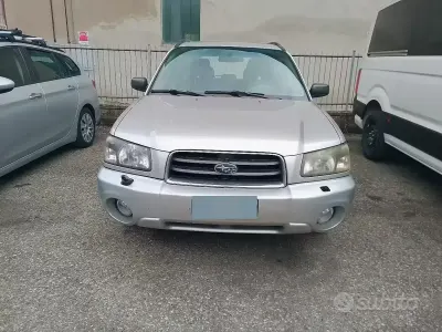 Usata Subaru Forester 125 CV (91 kW) 2006 Grigio SUV