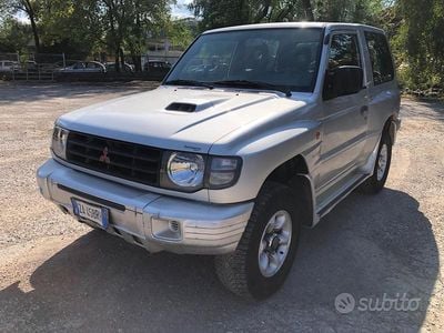 Usata Mitsubishi Pajero 100 CV (73 kW) 1999 Grigio SUV
