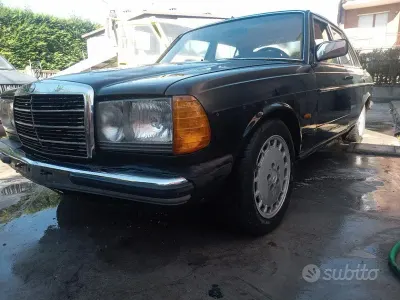 Usata Mercedes 230 1984 Nero Berlina