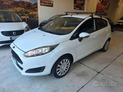 Usata Ford Fiesta Business Edition 92 CV (67 kW) 2017 Bianco Utilitaria