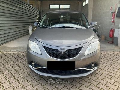 Usata Lancia Ypsilon Gold 86 CV (63 kW) 2016 Grigio Utilitaria
