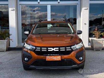 Gebraucht Dacia Sandero Expression 101 PS (74 kW) 2023 Braun Limousine