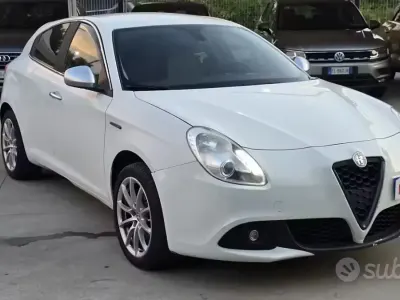 Usata Alfa Romeo Giulietta Progression 140 CV (102 kW) 2011 Bianco Utilitaria
