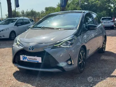 Usata Toyota Yaris Hybrid Active 101 CV (74 kW) 2018 Grigio Berlina
