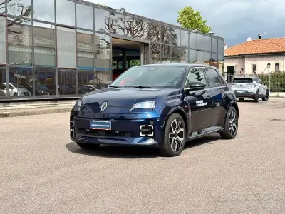 Usata Renault 5 E-Tech 110 kW (150 CV) 2024 Blu Utilitaria