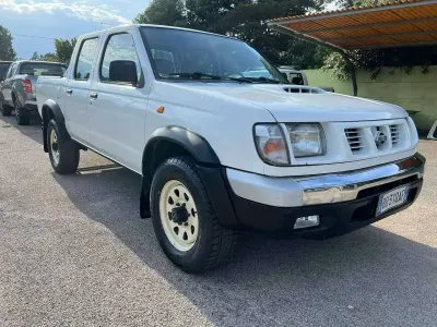 Usata Nissan Navara 84 CV (61 kW) 1999 Bianco Pick-up